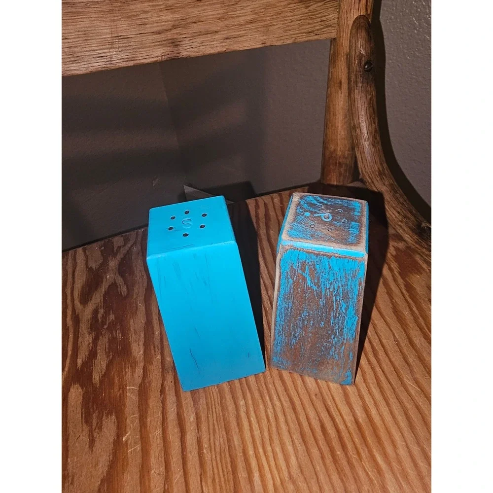 Vintage Wooden Salt Shaker Pepper Shaker Set  Wood 4